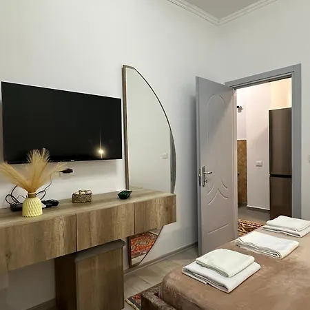 Hotel Lola's *