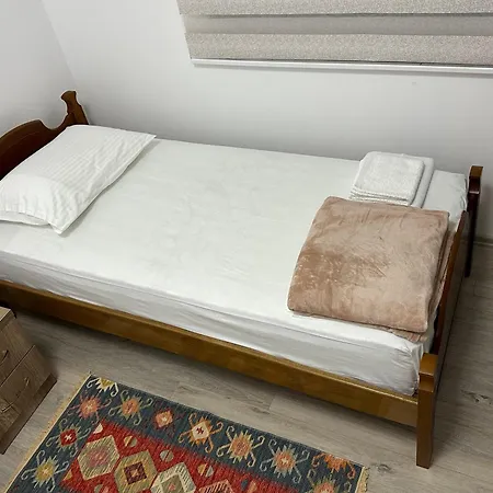 Lola's Hotel