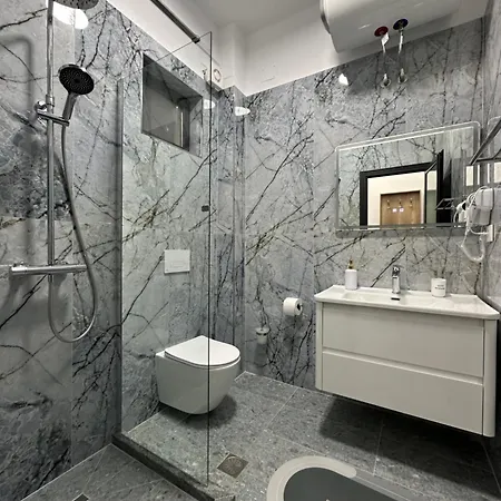 Lola's * Gjirokastër