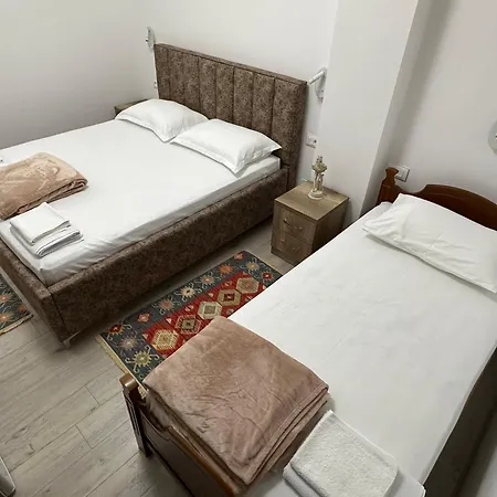 Lola's Hotel