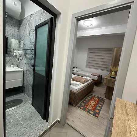 Lola's * Gjirokastër