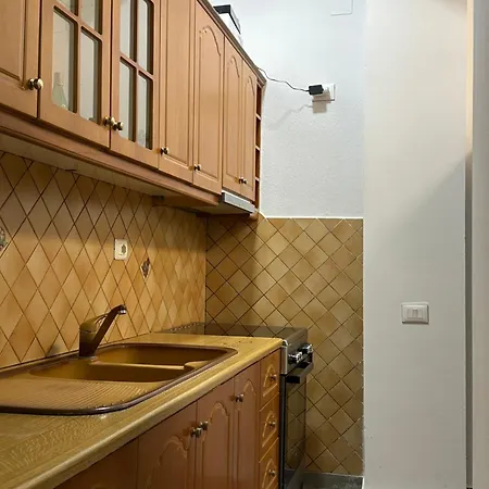 فندق Lola's Gjirokastër