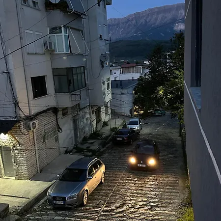 Lola's Отель