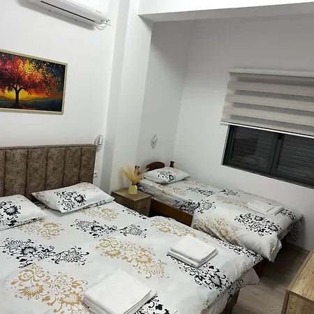 Hotel Lola's