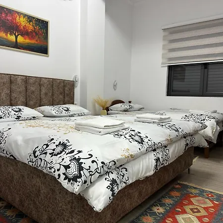 Lola's Gjirokastër